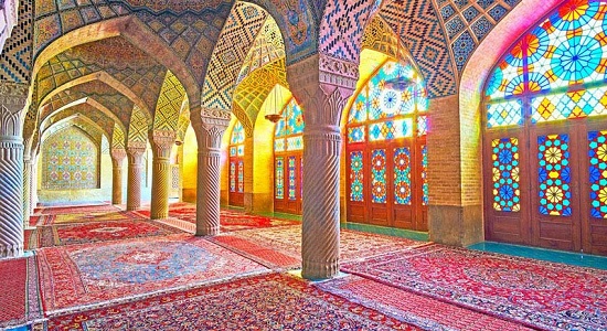 مسجد سکوی پرش به‌سوی انسان‌سازی