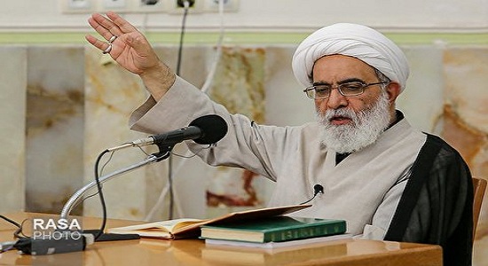 طلاب و نهادهای مروج نماز بیش از همه اهتمام به حضور در مسجد داشته باشند