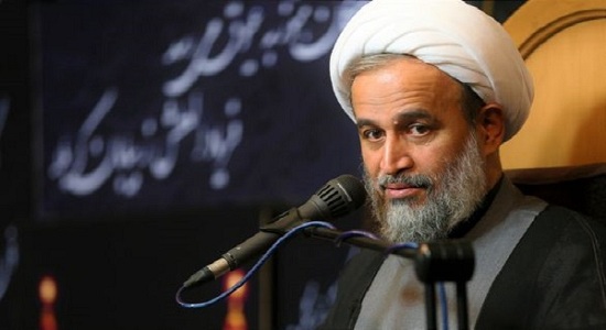 نماز عبادتی همراه با ادب است که انسان را عاشق خدا می کند