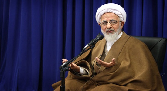 آیت الله جوادی آملی؛ نمازگزار سه خصلت دارد