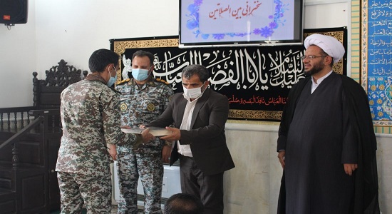 تجلیل از خادمان نماز در پادگان پدافند حضرت معصومه (س) قم