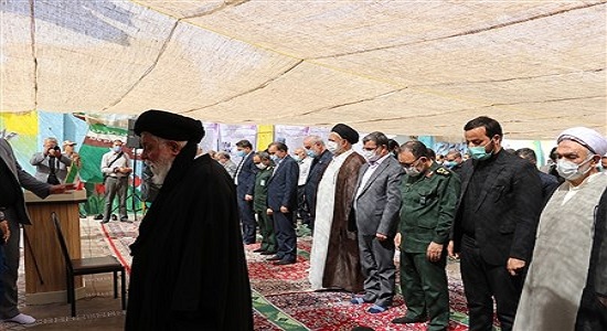 اقامه اولین نماز مهر سال تحصیلی 1401-1400 مدارس خراسان رضوی به امامت نماینده ولی فقیه آیت الله علم الهدی 