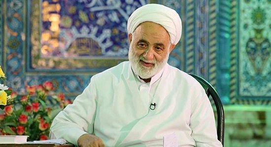 نماز عامل رشد و دوری از گناه است