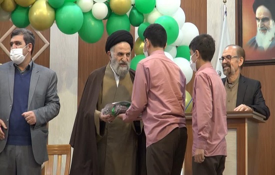 جشن تکلیف دانش آموزان مجتمع دکتر حسابی قم، با حضور آیت الله غروی برگزار شد