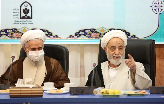 اقامه نماز در راس برنامه های امور تربیتی است