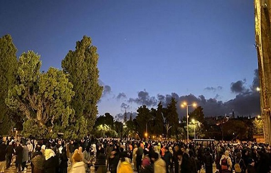حضور گسترده فلسطینیان در نماز صبح مسجدالاقصی