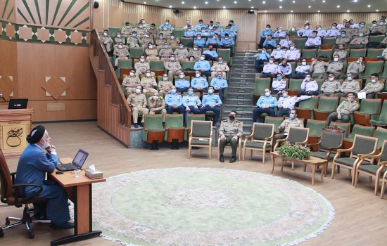 پیوسته امر نماز در برنامه آموزشی فرزندان قرار بگیرد