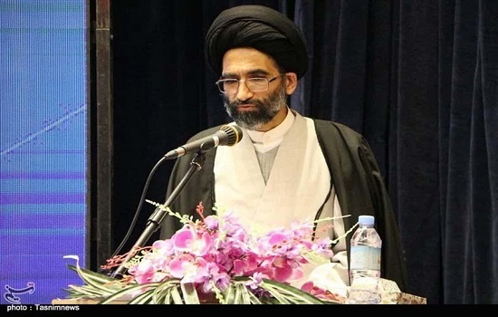 نارضایتی امام جمعه کاشان از عدم وجود نمازخانه‌های مناسب بین راهی