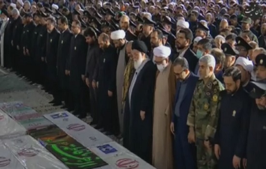 اقامه نماز بر پیکر مطهر شهدای شاهچراغ در حرم مطهر امام رضا (علیه السلام)