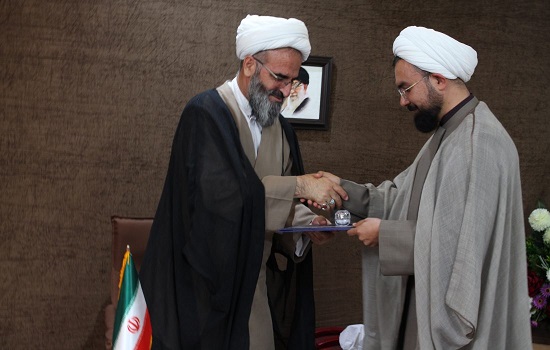 مدیران در استان باید جزو اولین نفراتی باشند که در نماز جماعت اداره شرکت می‌کنند