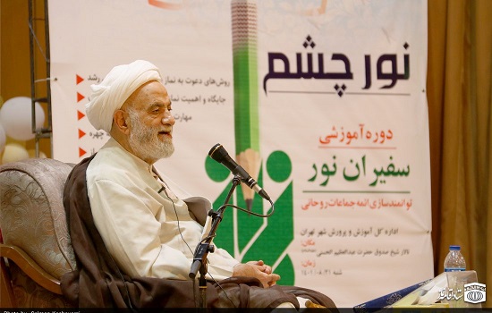 اقامه نماز در جامعه ضامن رفع مشکلات فردی و اجتماعی است