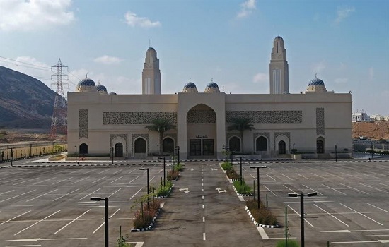 افتتاح بزرگترین مسجد شیعیان عمان با حضور آیت‌الله اراکی
