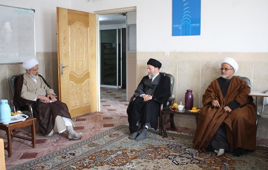 دیدار آیت الله سید ریاض حکیم با مدیر مرکز تخصصی نماز و مهدویت