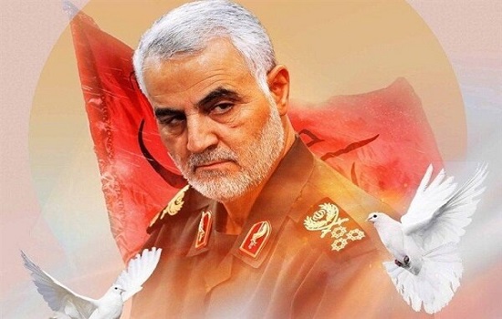 شهید سلیمانی زیر آتش دشمن هم نماز اول وقت را ترک نمی کرد