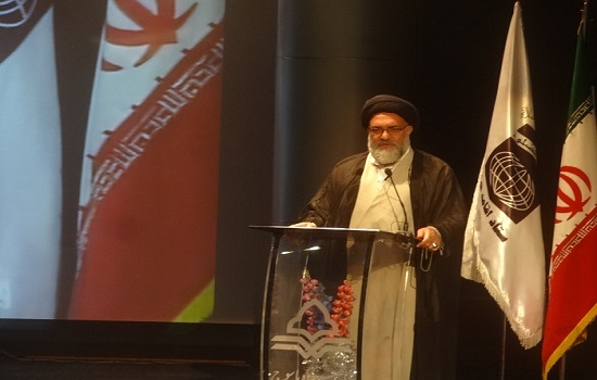 باید تلاش کنیم که نماز به یک فرهنگ و باور در جامعه تبدیل شود