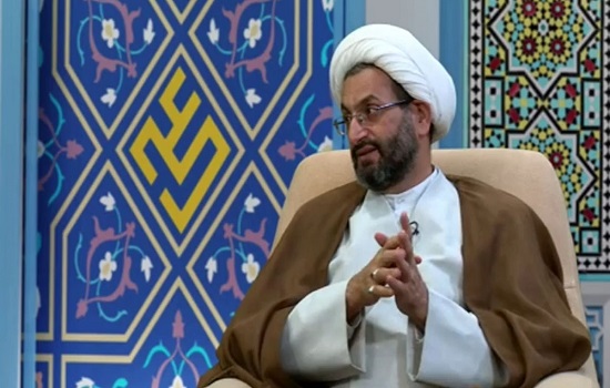آیا موقع خواندن زیارت عاشورا، نماز و سجده واجب است؟