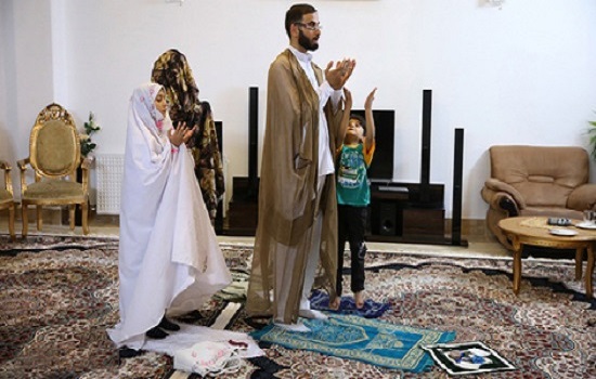 وظیفه والدین برای نماز خواندن فرزندان
