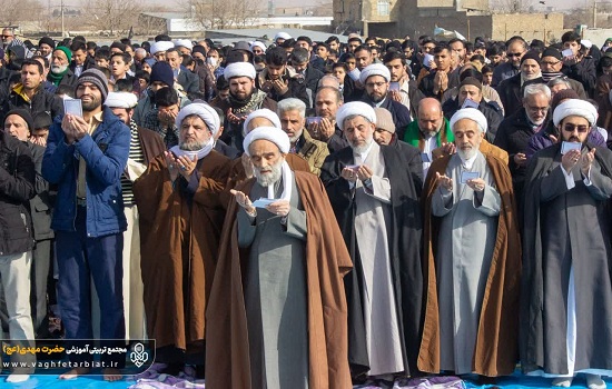  “نماز باران” به امامت آیت الله حاج شیخ مهدی مروارید در حاشیه شهر مشهد اقامه شد
