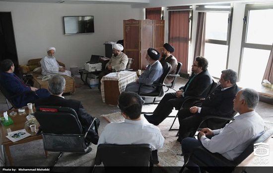  تجلیل استاد قرائتی از ابتکار عمل یک پزشک درآموزش عملی احکام نماز به پرستاران و بهیاران