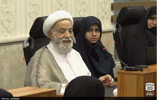  نشست صمیمی دانش آموزان دختر با رئیس ستاد اقامه نماز کشور