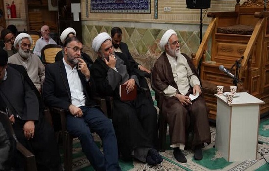   نقش کلیدی امام جماعت را در حاشیه نبینیم