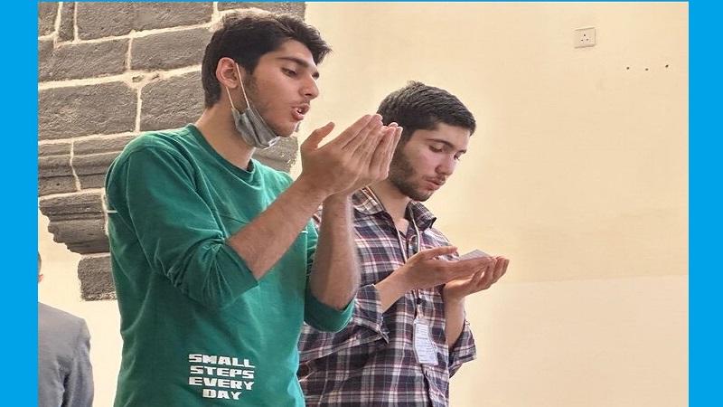 نماز باران دانش آموزان ایرانی در مدینه منوره