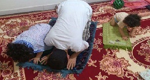 وظایف پدر و مادر در نماز خوان کردن فرزندان