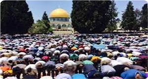 اقامه نماز جمعه ۲۷ هزار فلسطینی در هوای سرد و بارانی در مسجدالاقصی