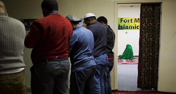 کارگران مسلمانی که به خاطر نماز اخراج شده بودند به حق‌شان رسیدند