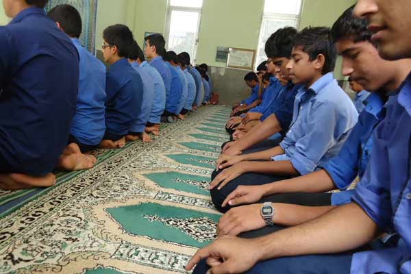بررسي عوامل موثر درون مدرسه اي جذب دانش آموزان مقطع متوسطه استان خوزستان به نماز