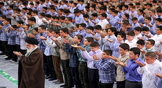 نشاط و شادابی جوانان در پرتو نماز از نگاه امام خامنه‌ای (مدظله)
