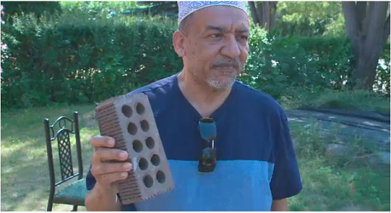 مسلمان کانادایی هنگام خروج از مسجد هدف پرتاب آجر قرار گرفت