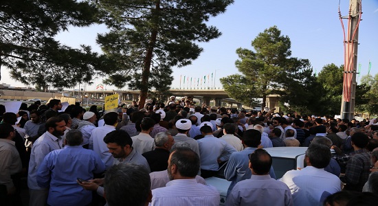 تجمع اعتراضی نمازگزاران به تصویب لوایح FATF و گرانی