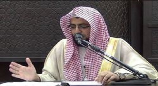 همصدایی قاری سعودی با وهابیت درباره باز بودن مغازه‌ها هنگام نماز