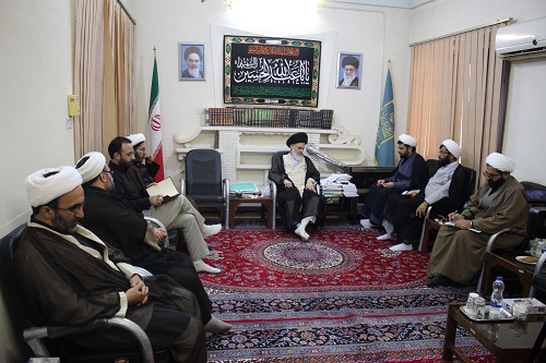 دیدار مدیر و کارکنان مرکز تخصصی نماز با آیت الله حسینی بوشهری