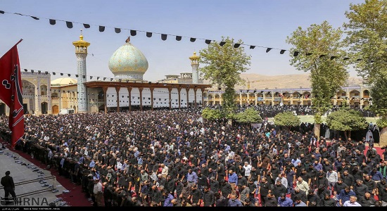 برگزاری نماز جماعت ظهر و عصر اربعین در  شیراز