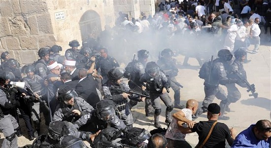 حمله صهیونیستها به نمازگزاران فلسطینی در مسجدالاقصی