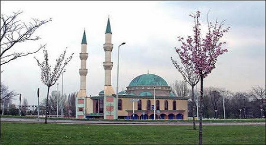 اقامه نماز صبح در ۴۰ مسجد هلند
