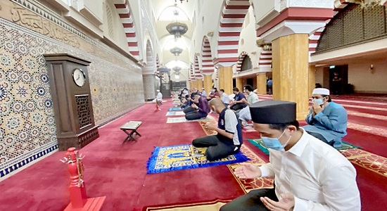 وضعیت سفید در «برونئی» / آغاز برگزاری نمازهای یومیه در مساجد