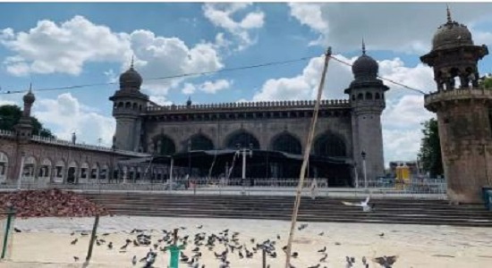 درهای مسجد تاریخی «مکه» در هند پس از ۶ ماه به روی نمازگزاران باز شد
