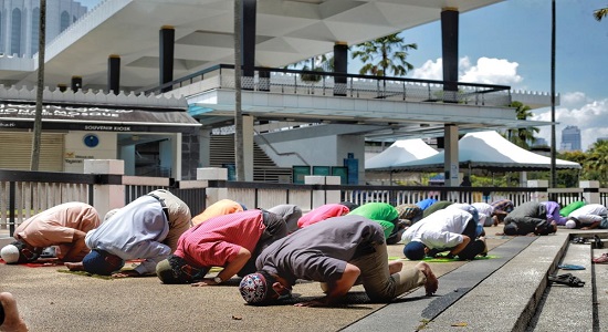 نماز جمعه تنها در مساجد واقع در مناطق سبز مالزی برگزار می شود