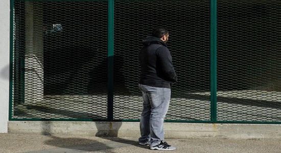 اخراج یک مسلمان در فرانسه به دلیل اقامه نماز در محل کار