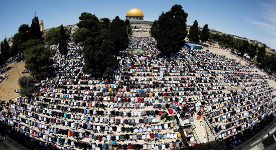 70 هزار فلسطینی آخرین نماز جمعه ماه مبارک رمضان را در مسجد الاقصی برپا کردند
