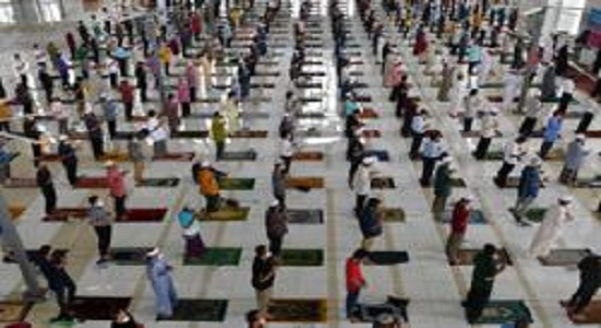 استفاده از ظرفیت کامل مساجد برای نمازگزاران واکسینه شده در «پنانگ» مالزی