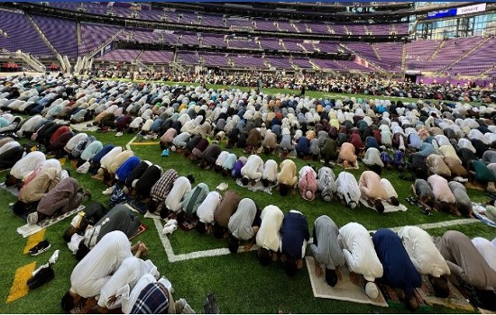 نماز عید قربان در «استادیوم بانک» مینه سوتا برگزار شد