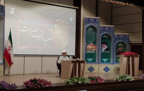 همایش طلایه داران هدایت با حضور حجت الاسلام و المسلمین قرائتی در مشهد برگزار شد