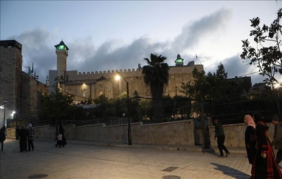 حمله صهیونیست‌ها به مسجد ابراهیمی و ممنوعیت اقامه نماز مغرب در این مسجد